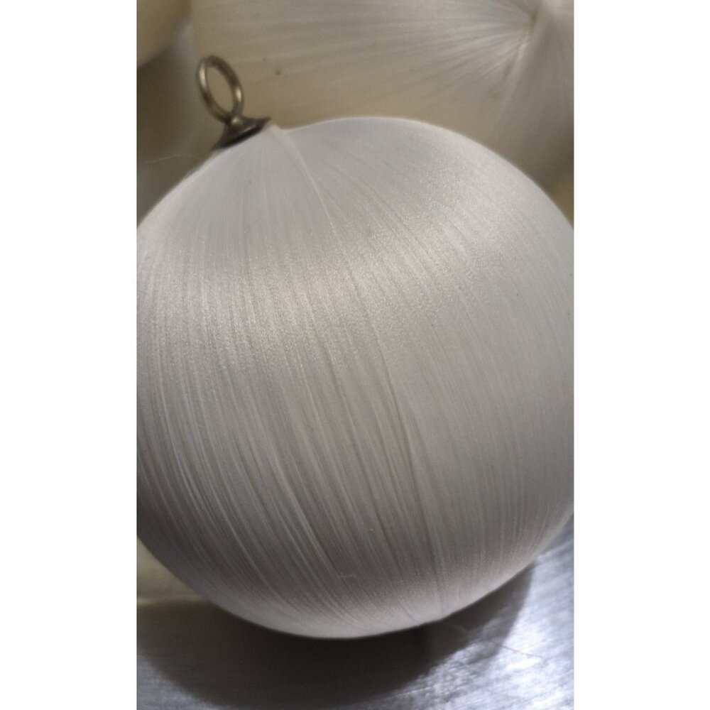 Set Of (9)Vintage Pyramid Mills Satin Round 3" Cream Christmas Ball Ornaments - Picture 4 of 4